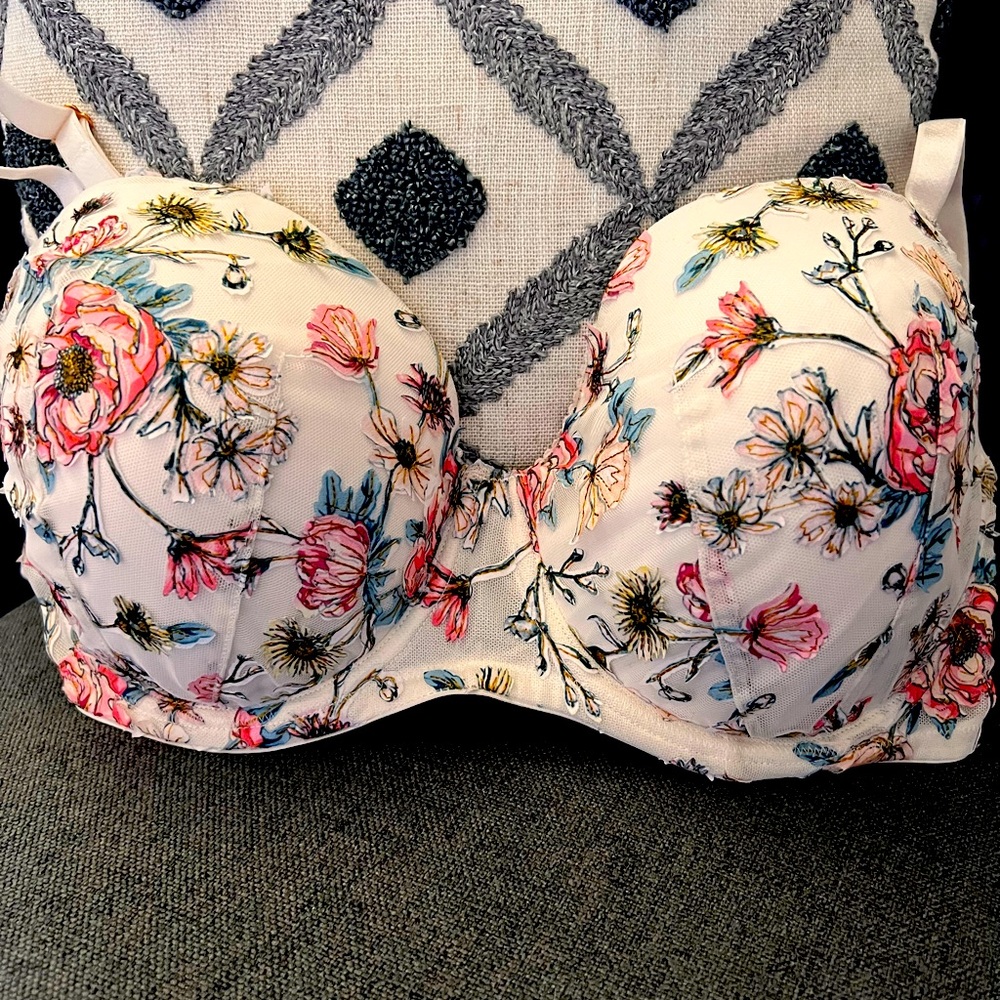 Victoria’s Secret full coverage Dream Angels lined Demi floral